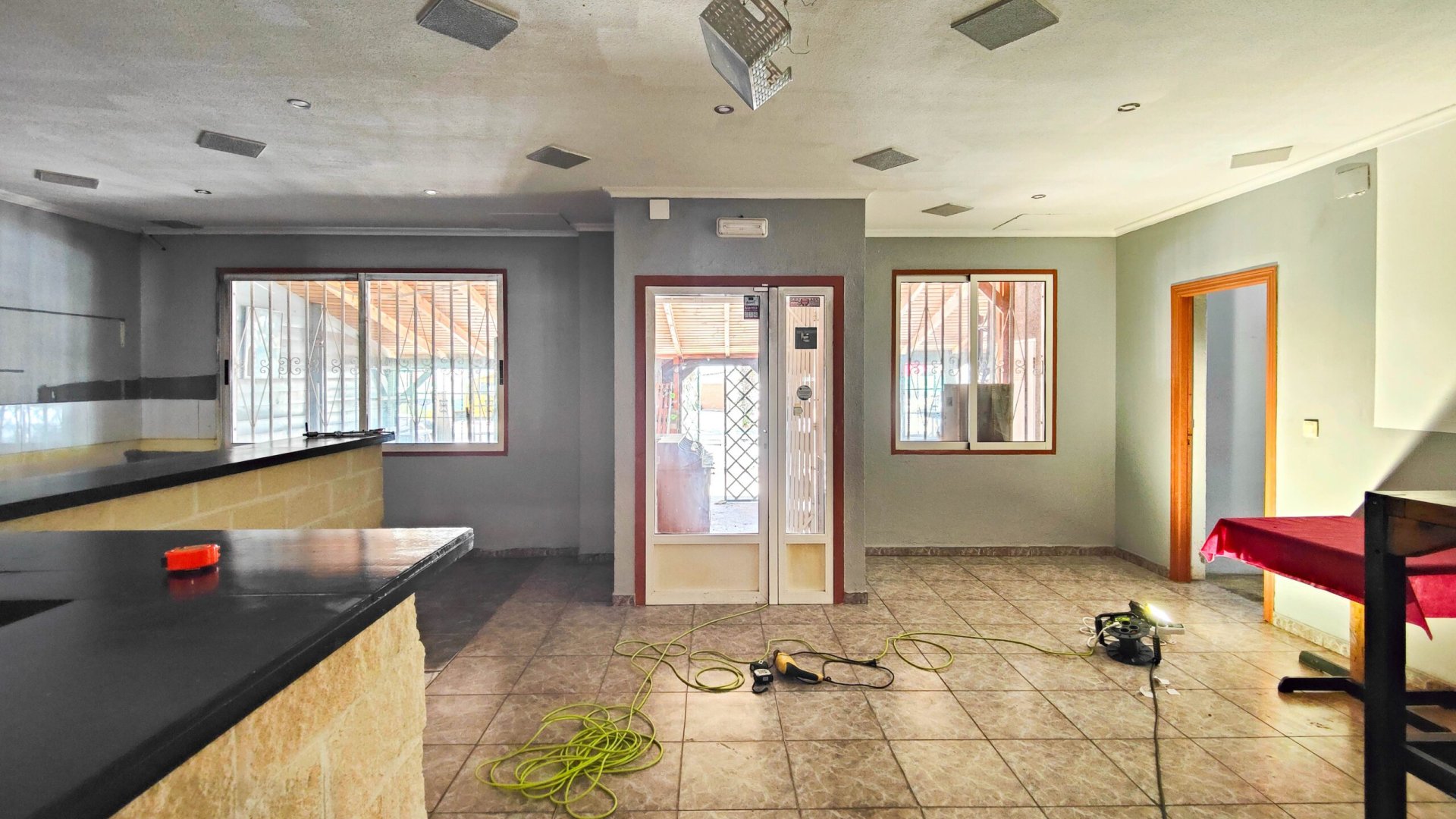 Resale - Commercial -
Torrevieja - La Siesta