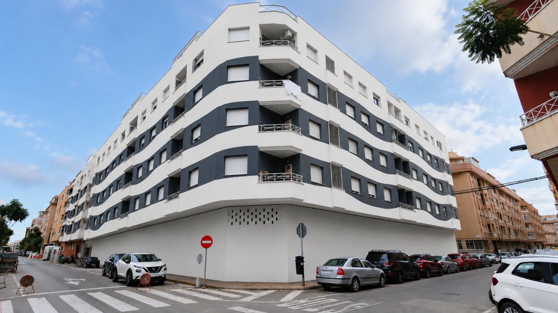 Resale - Commercial -
Torrevieja - Playa Los Naufragos