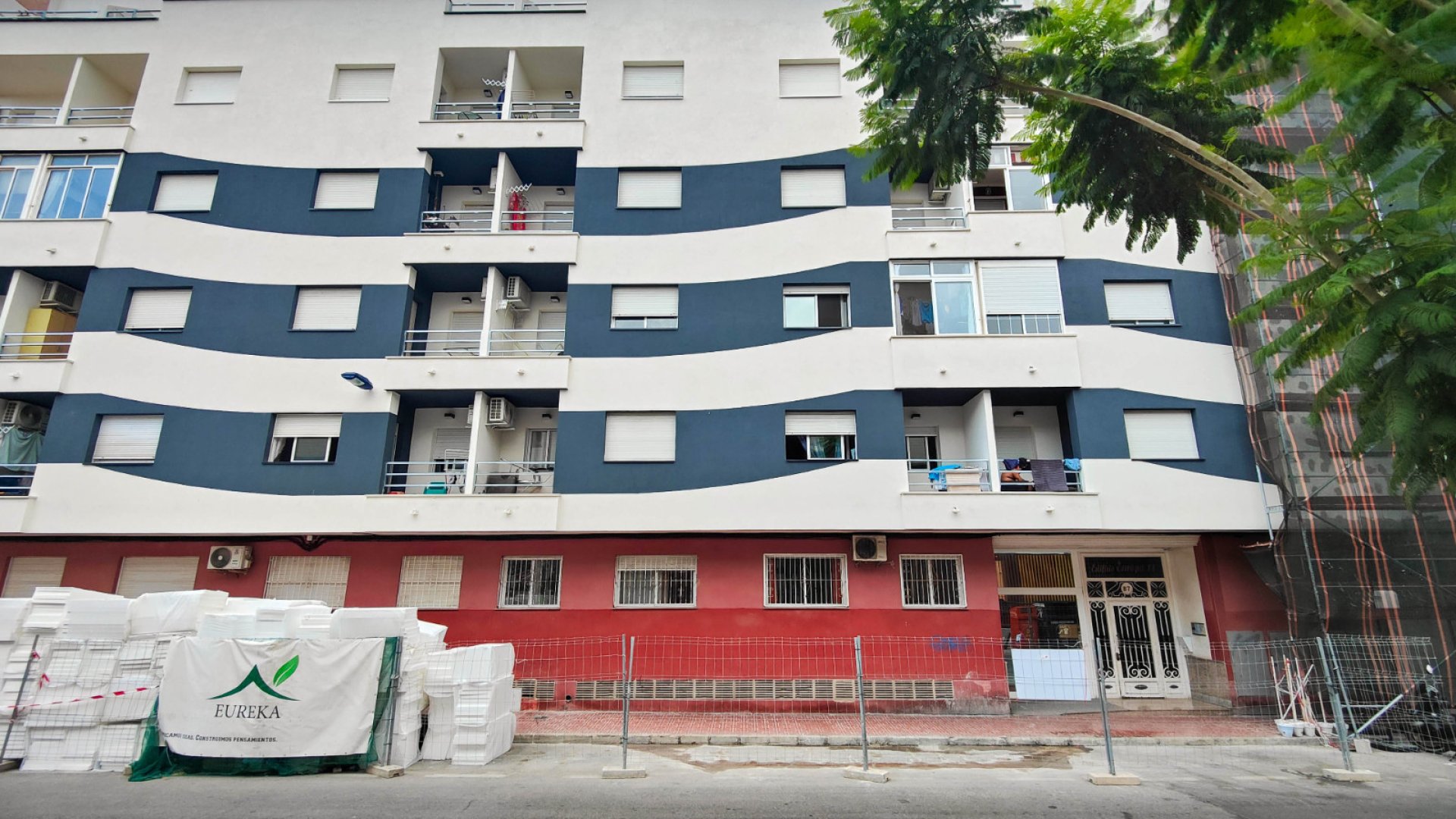 Resale - Commercial -
Torrevieja - Playa Los Naufragos