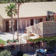Resale - Land -
Inca