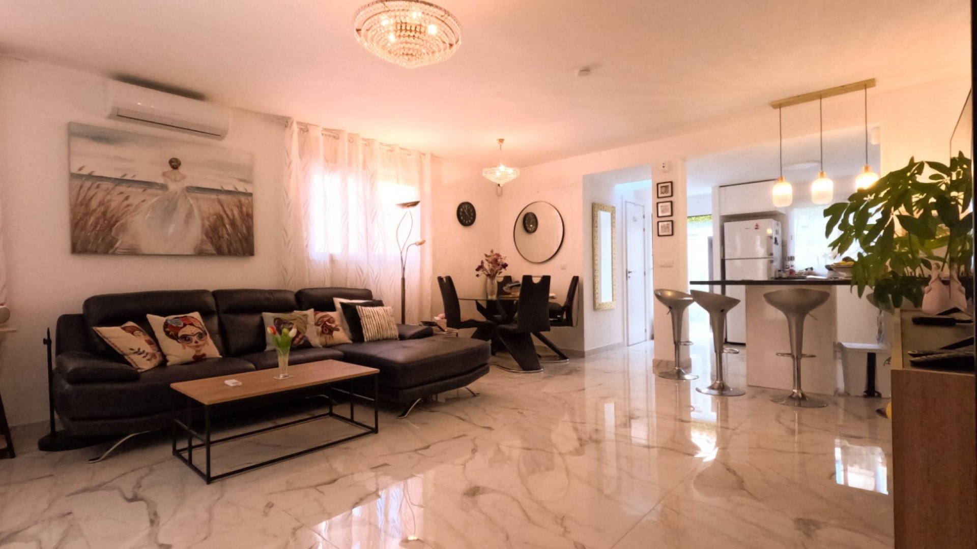 Resale - Terraced house / Townhouse -
Torrevieja - El Acequión - Los Náufragos