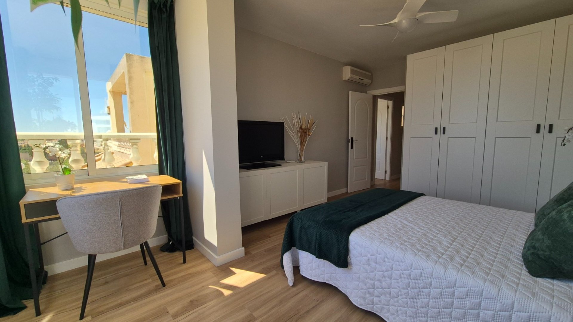 Resale - Townhouse -
Alicante - La Florida