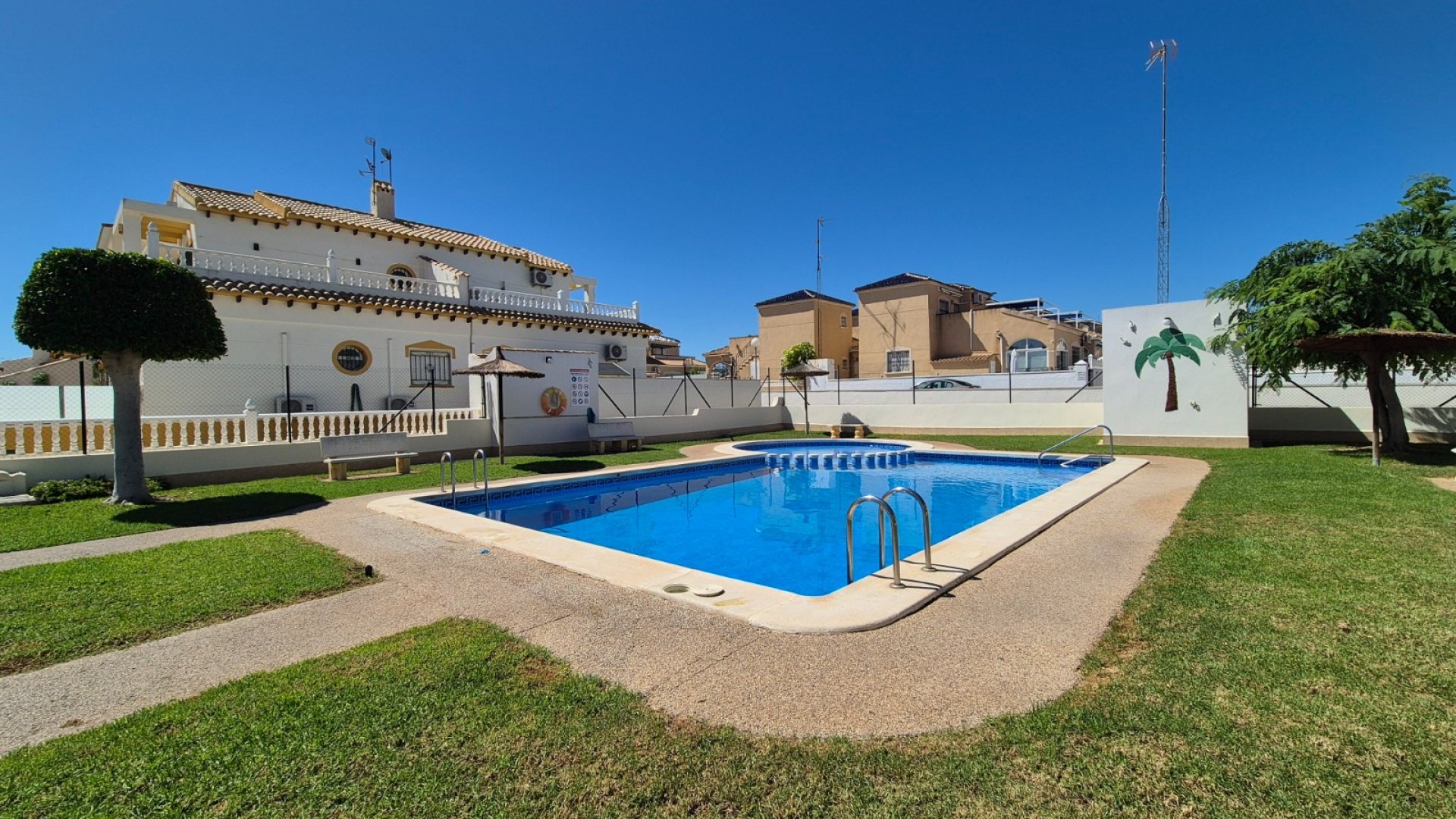 Resale - Townhouse -
Alicante - La Florida