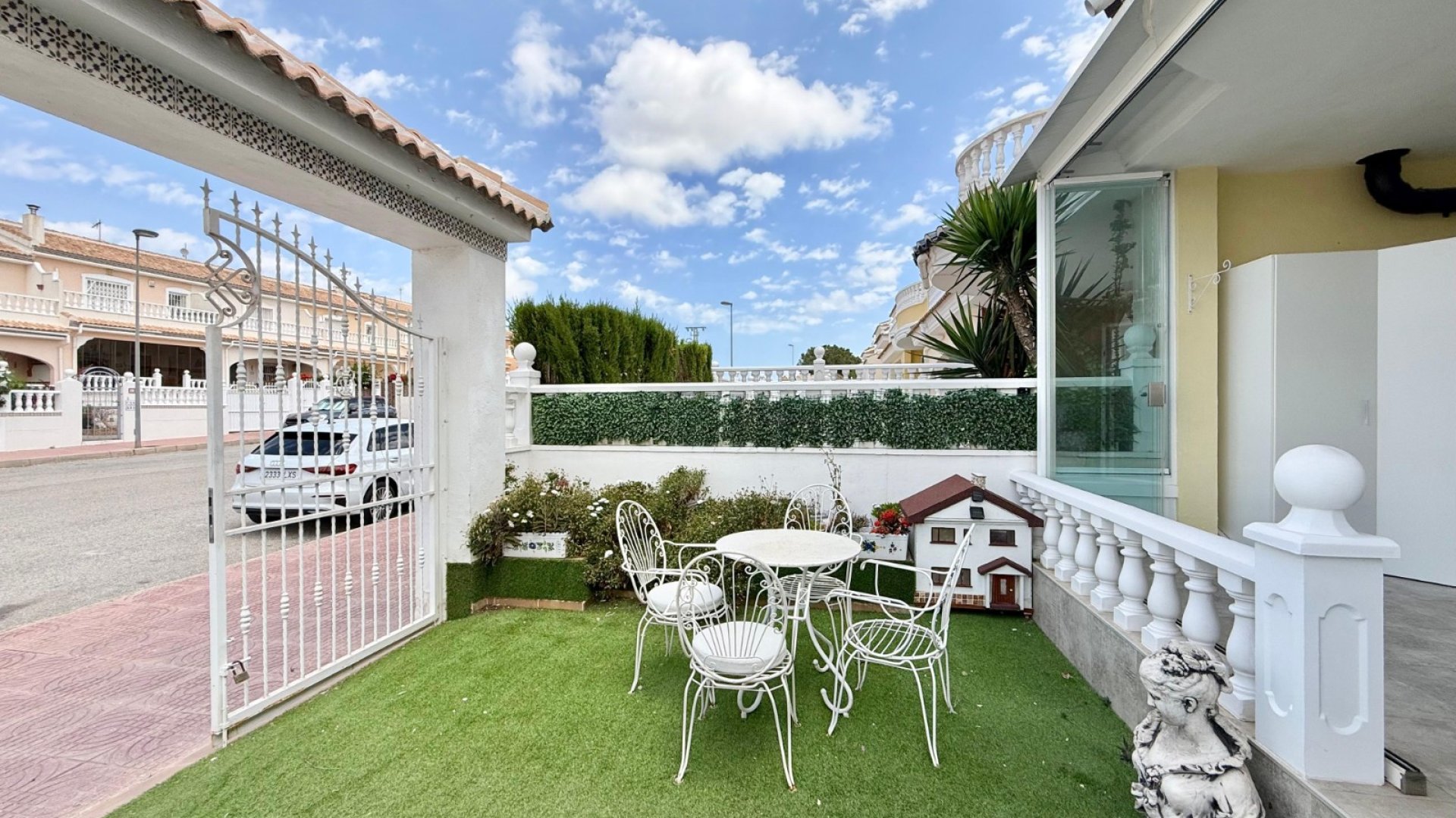 Resale - Townhouse -
Benijofar