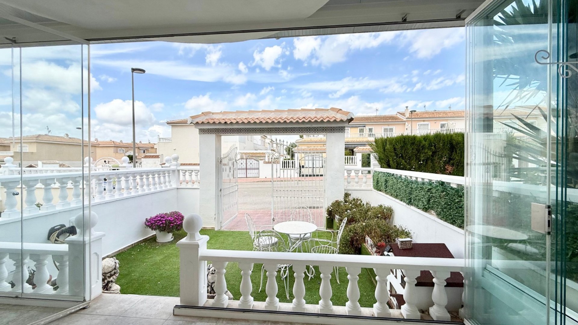 Resale - Townhouse -
Benijofar