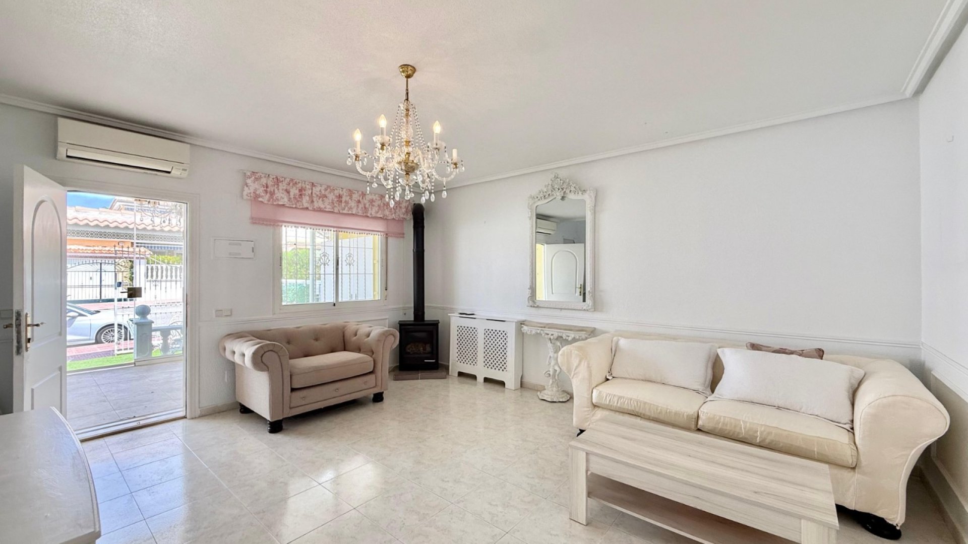Resale - Townhouse -
Benijofar