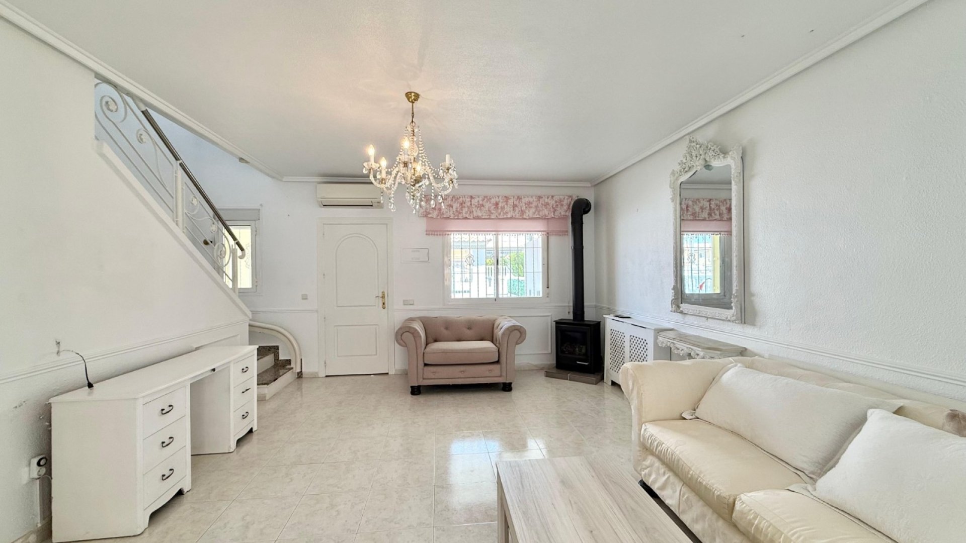 Resale - Townhouse -
Benijofar
