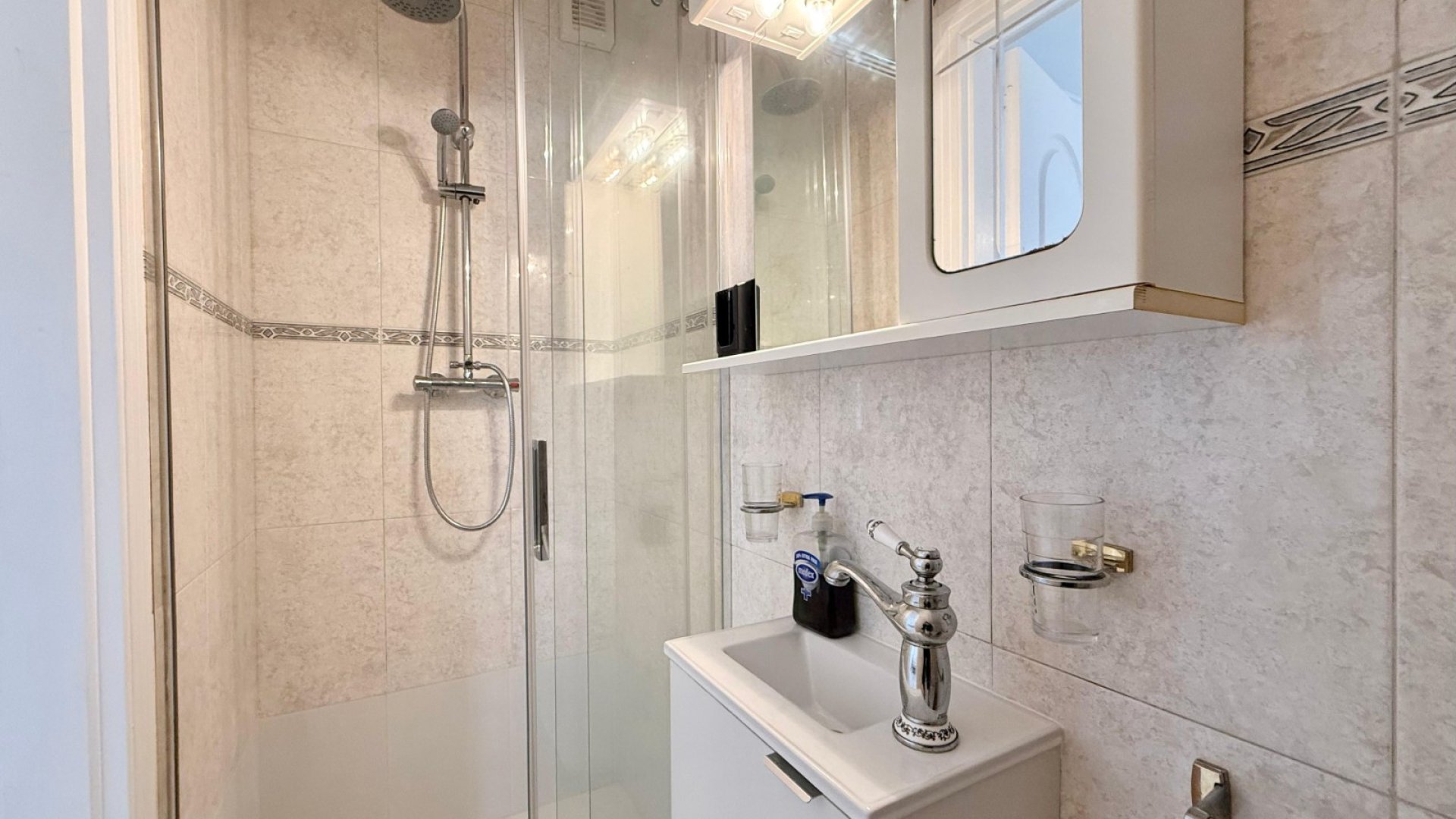 Resale - Townhouse -
Benijofar