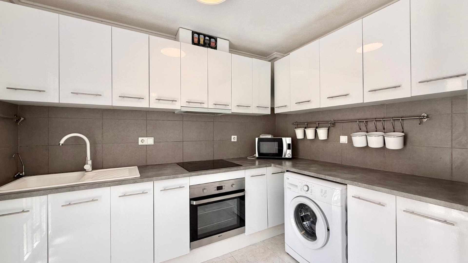 Resale - Townhouse -
Benijofar