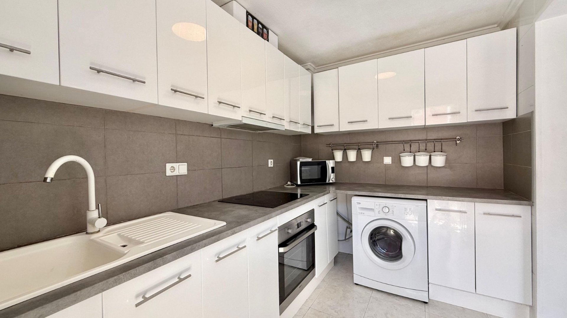 Resale - Townhouse -
Benijofar