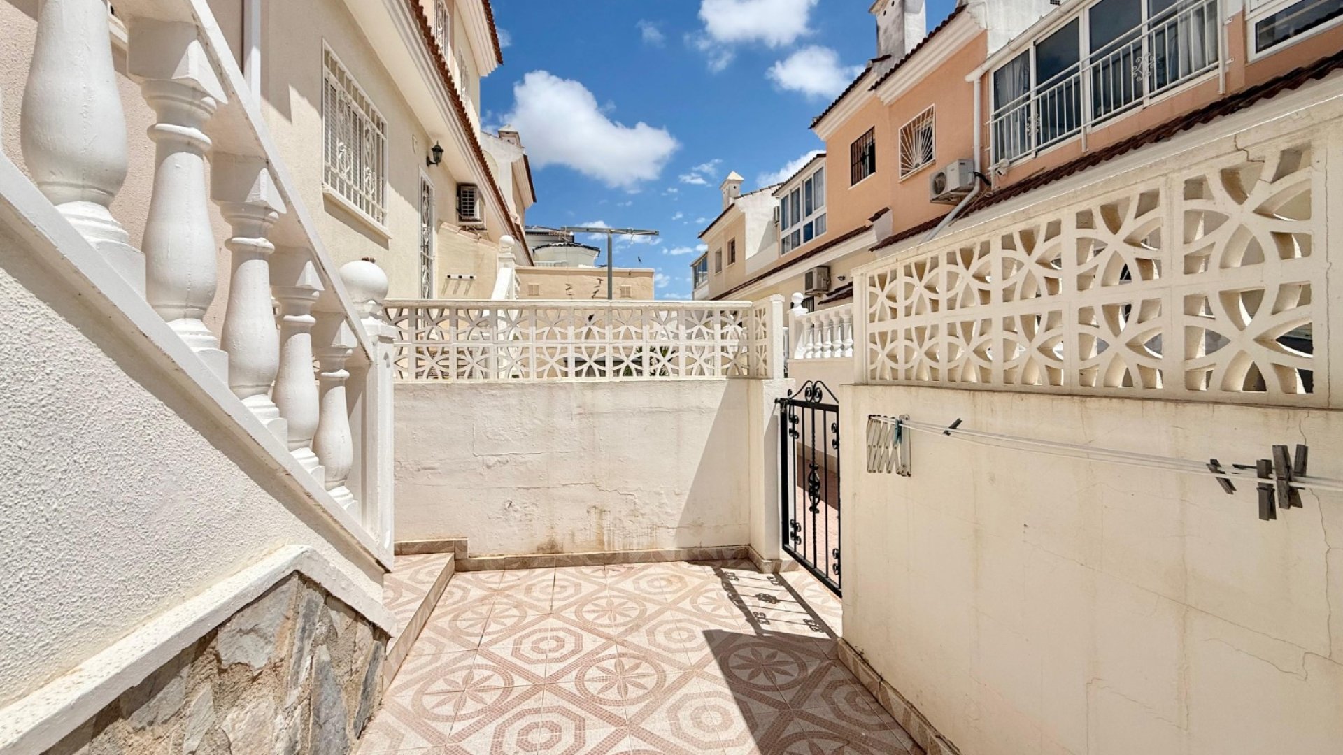 Resale - Townhouse -
Benijofar