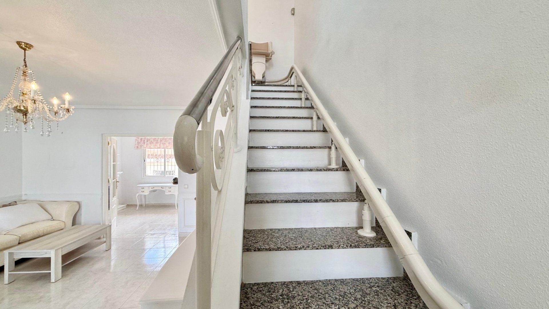 Resale - Townhouse -
Benijofar