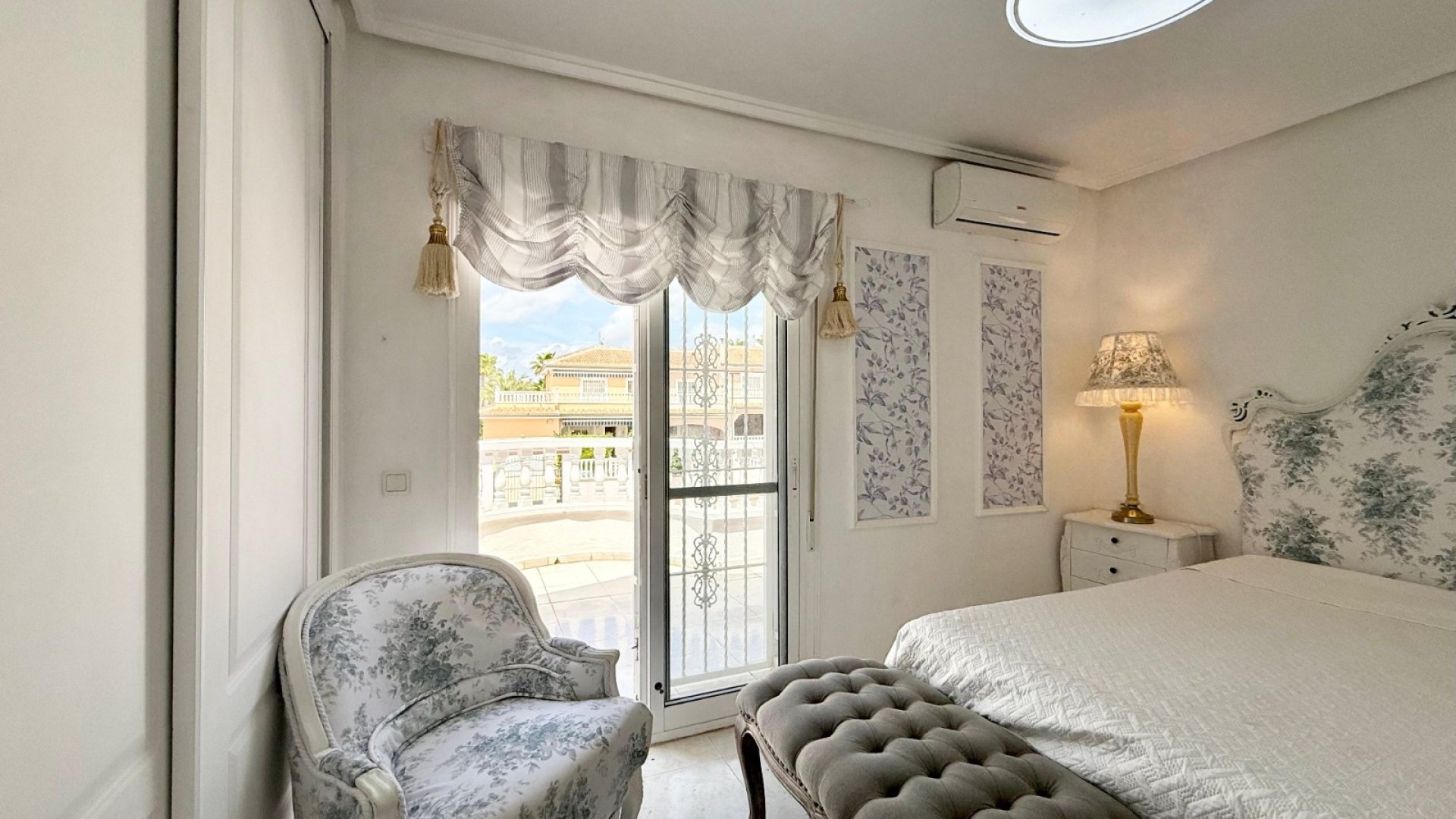 Resale - Townhouse -
Benijofar