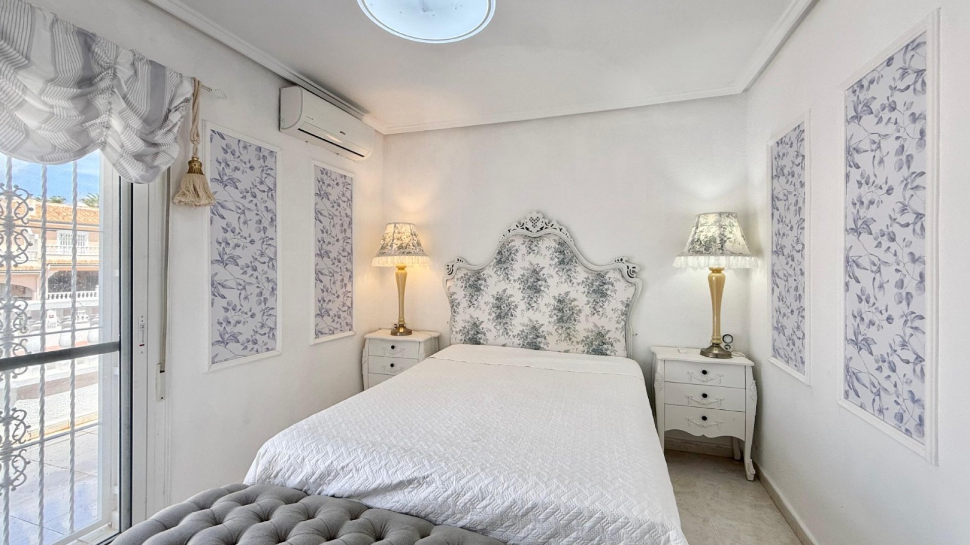Resale - Townhouse -
Benijofar