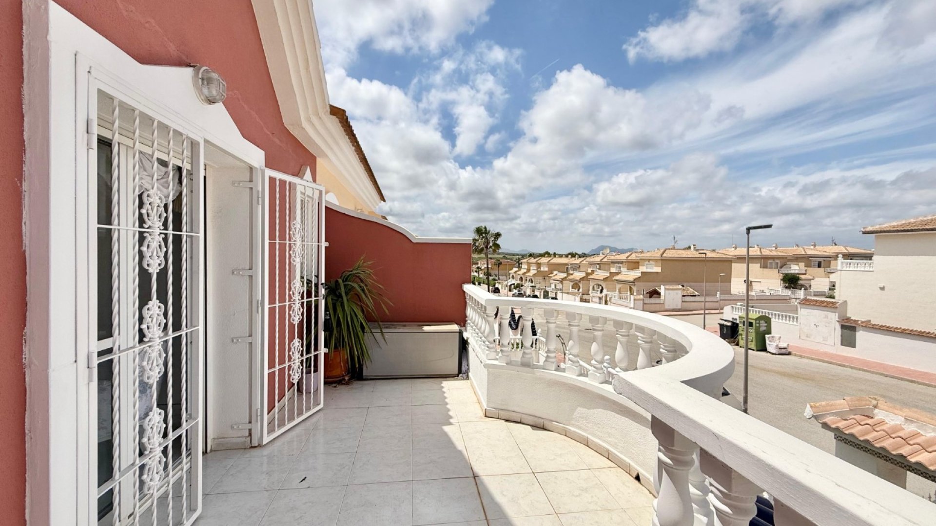 Resale - Townhouse -
Benijofar