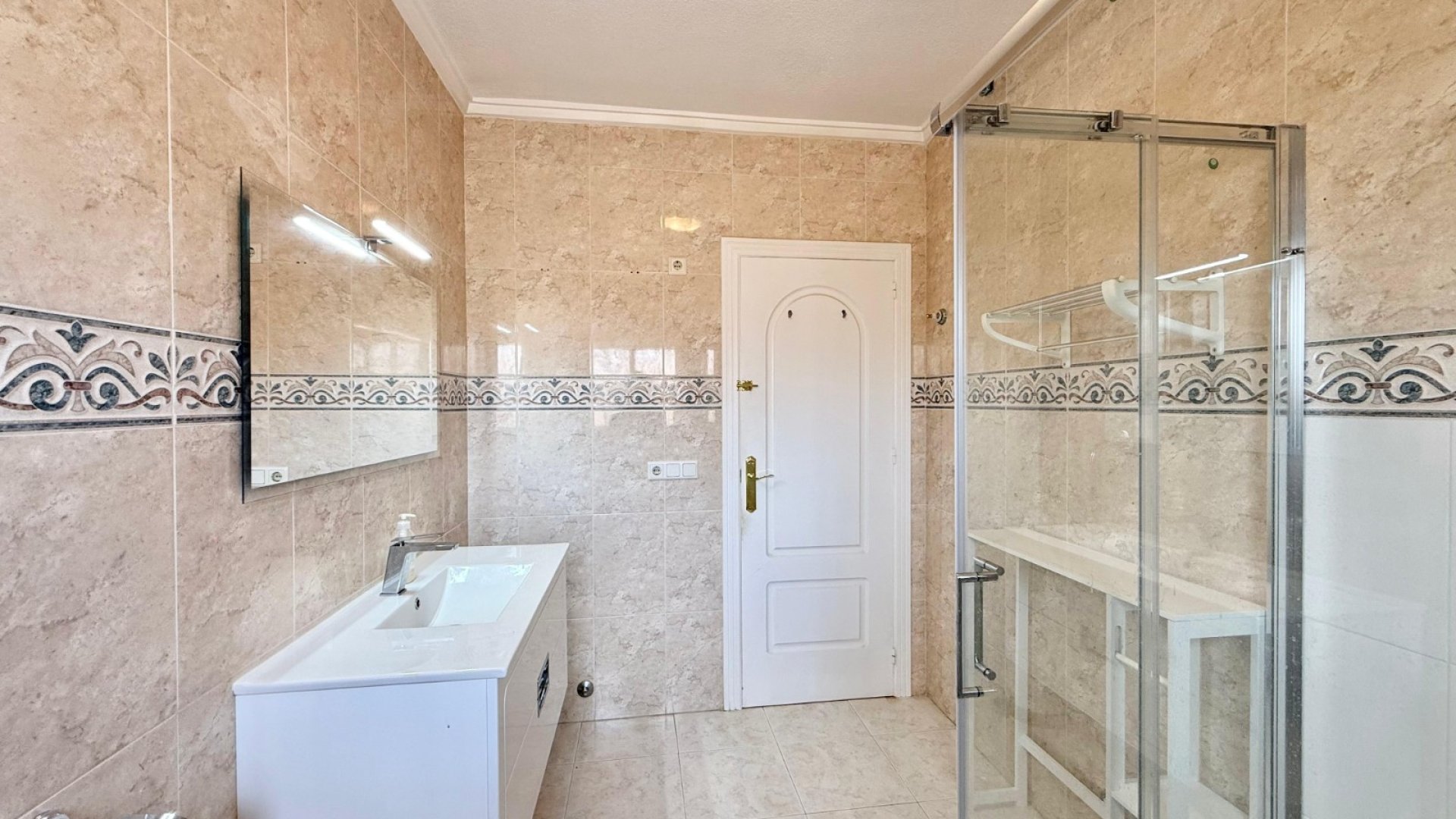 Resale - Townhouse -
Benijofar
