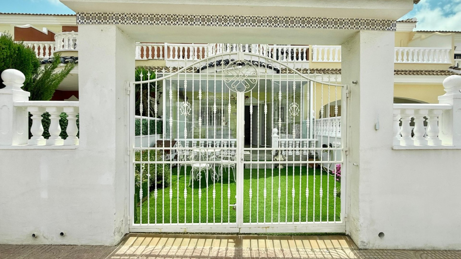 Resale - Townhouse -
Benijofar