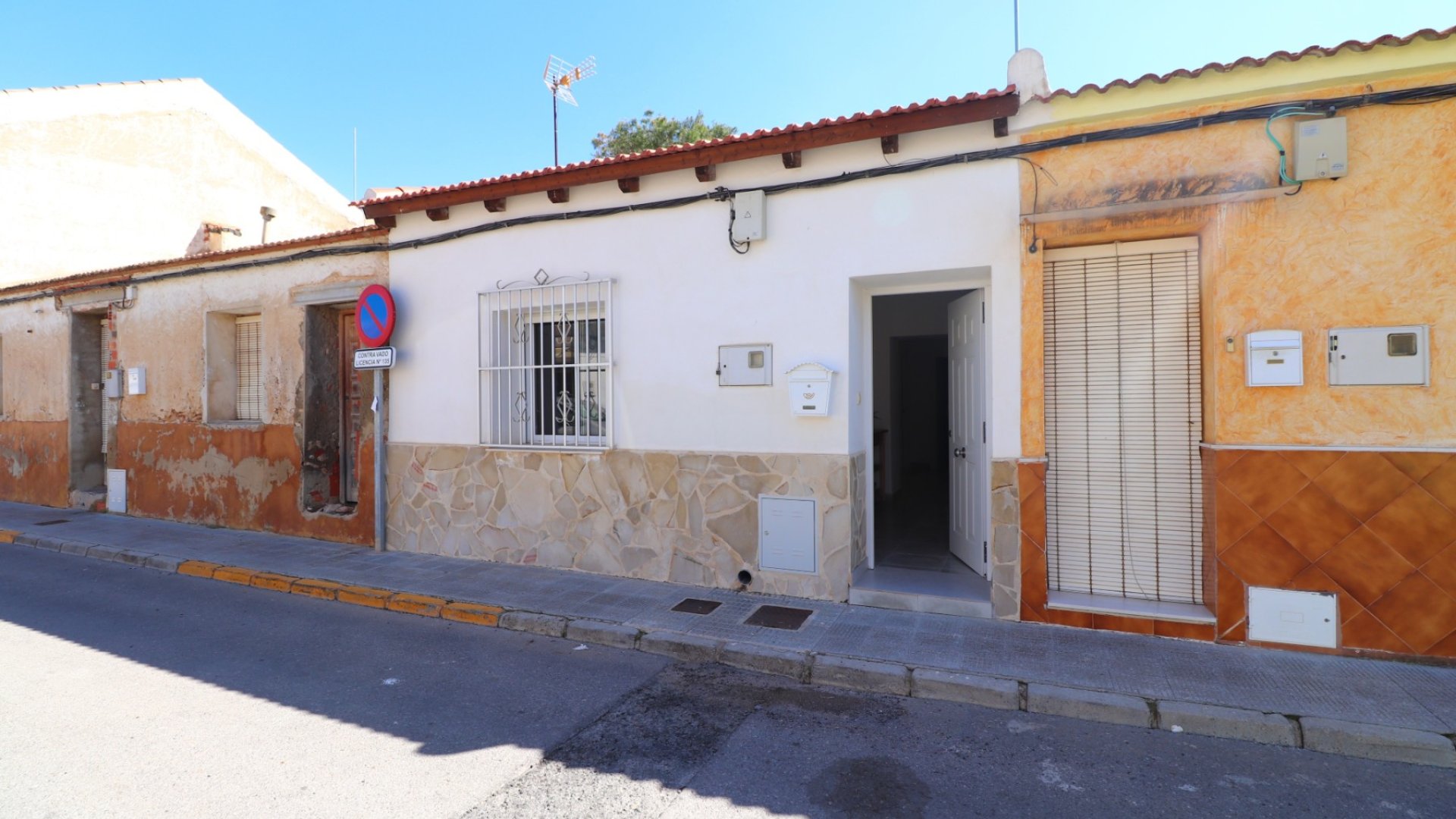 Resale - Townhouse -
Benijofar