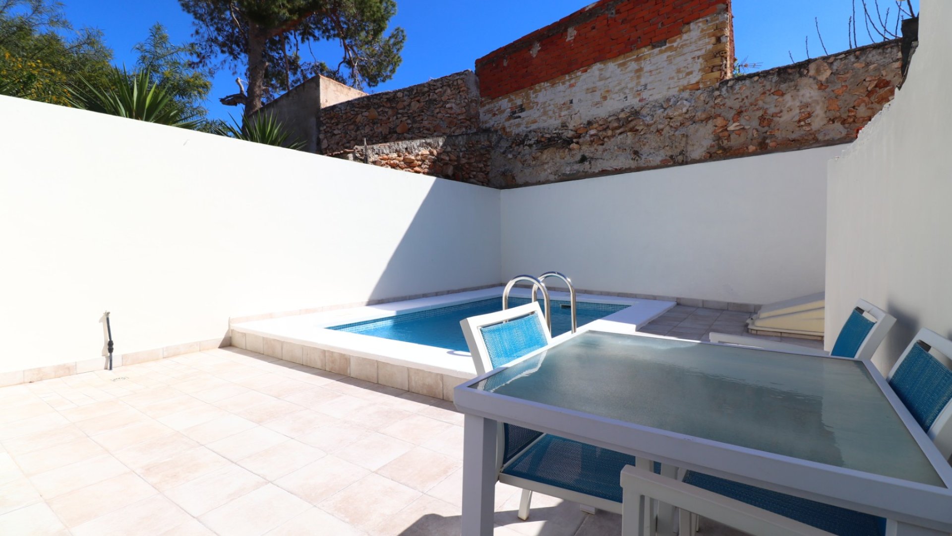 Resale - Townhouse -
Benijofar