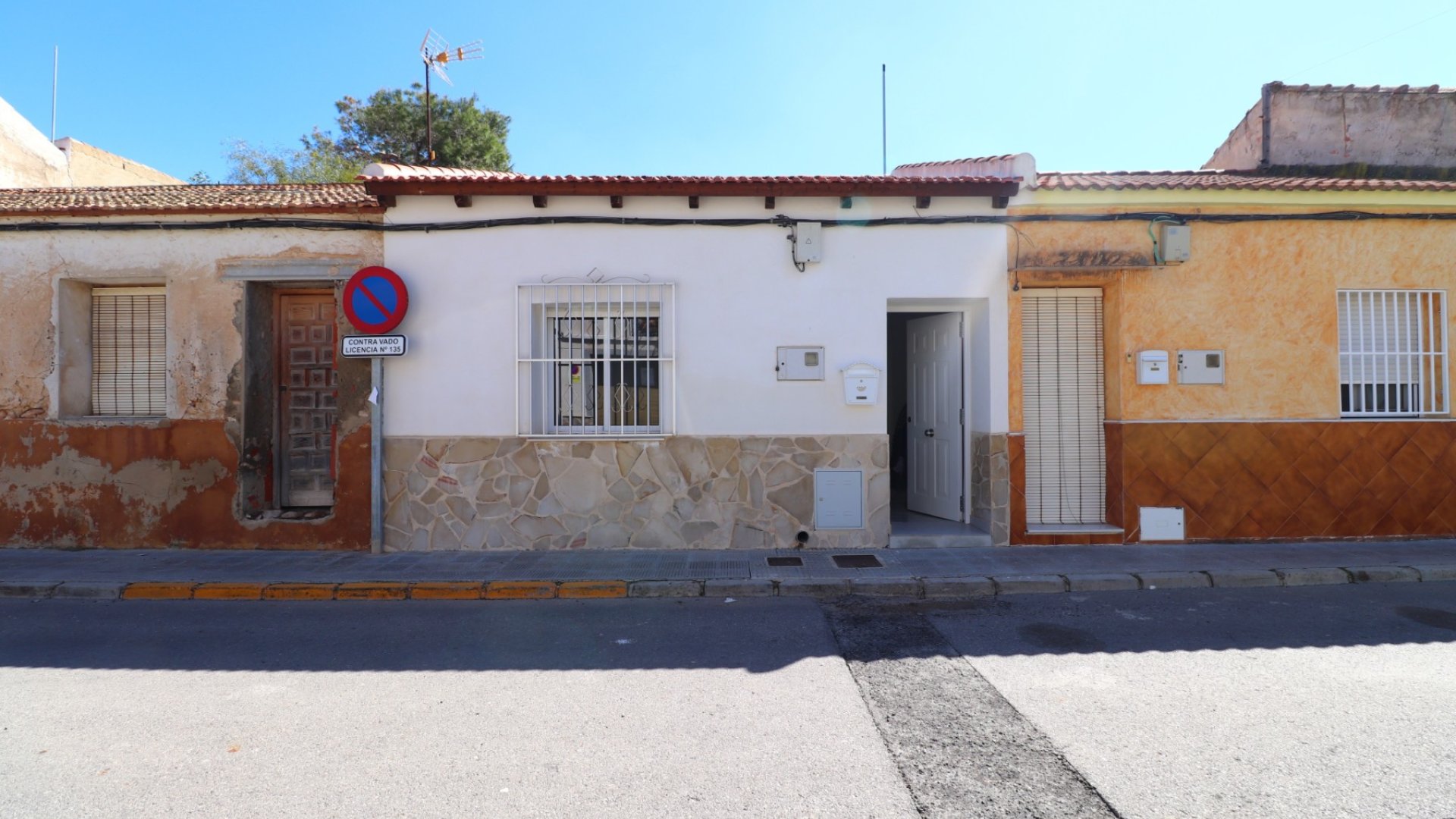 Resale - Townhouse -
Benijofar