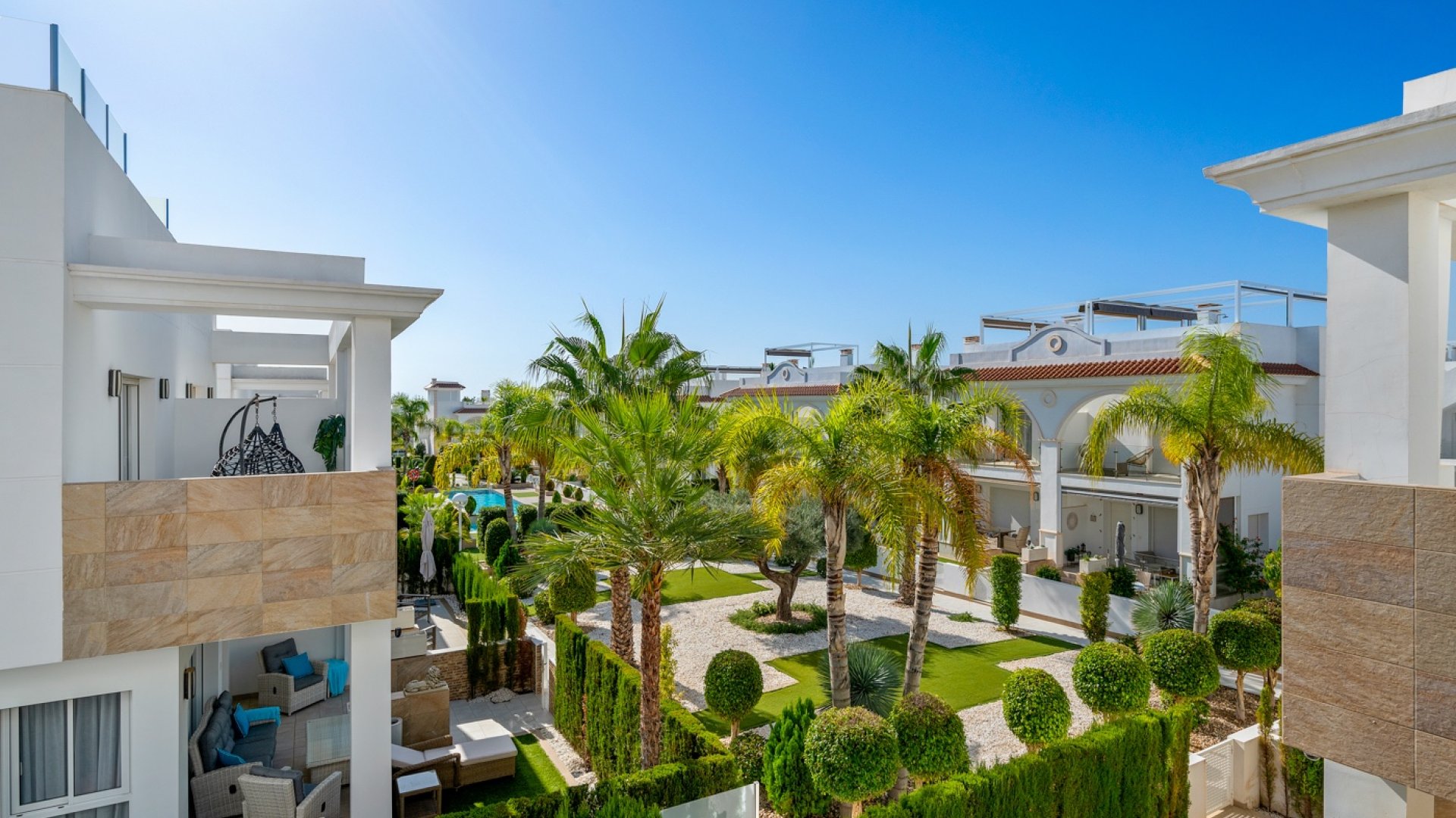 Resale - Townhouse -
Ciudad Quesada - Doña Pepa