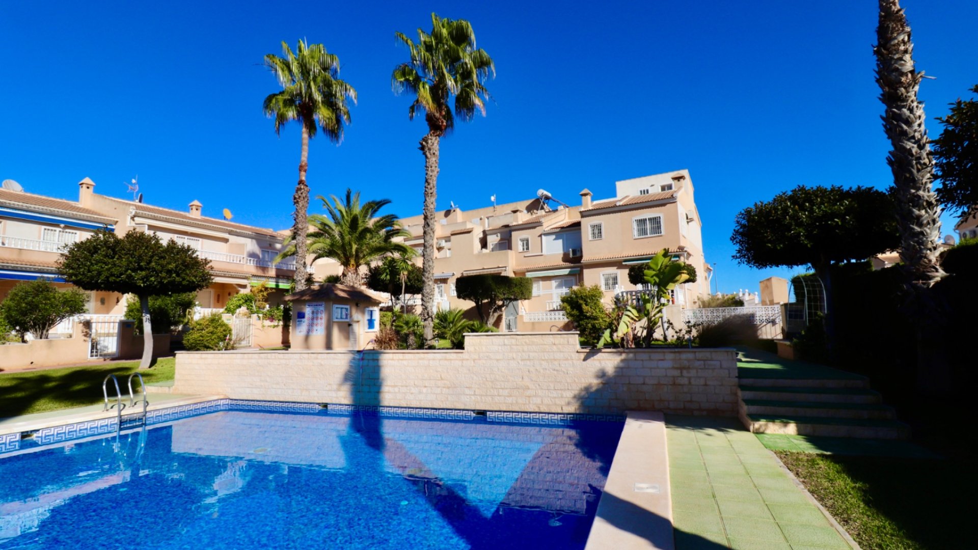 Resale - Townhouse -
Ciudad Quesada - Doña Pepa