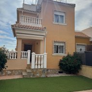 Resale - Townhouse -
Ciudad Quesada - Doña Pepa