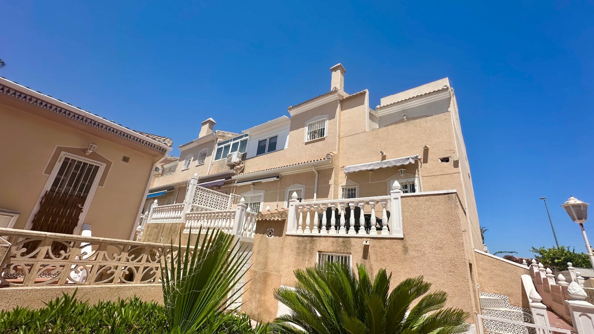 Resale - Townhouse -
Ciudad Quesada - Doña Pepa