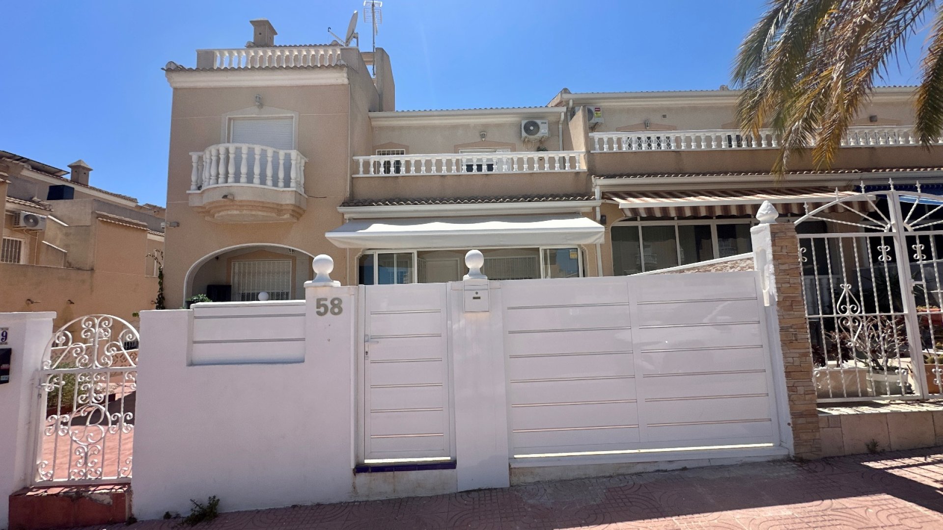 Resale - Townhouse -
Ciudad Quesada - Doña Pepa