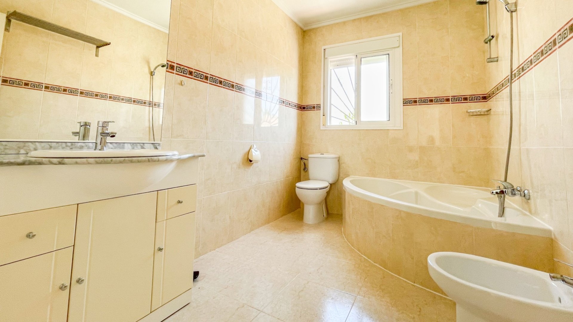 Resale - Townhouse -
Ciudad Quesada - Doña Pepa