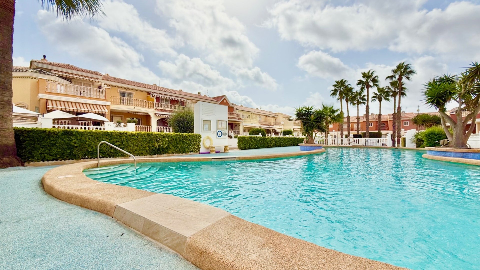Resale - Townhouse -
Ciudad Quesada - Doña Pepa