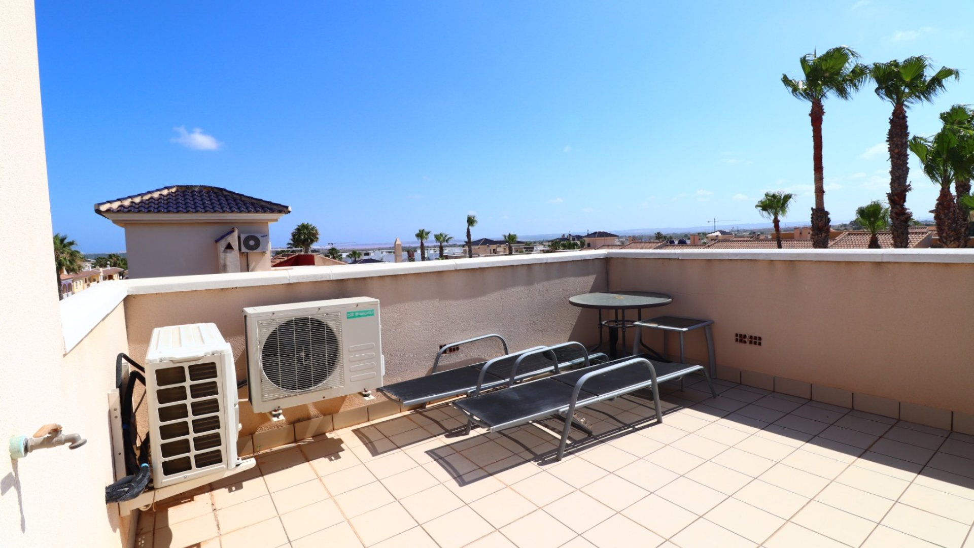 Resale - Townhouse -
Ciudad Quesada - Doña Pepa