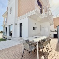 Resale - Townhouse -
Ciudad Quesada - Lo Marabú