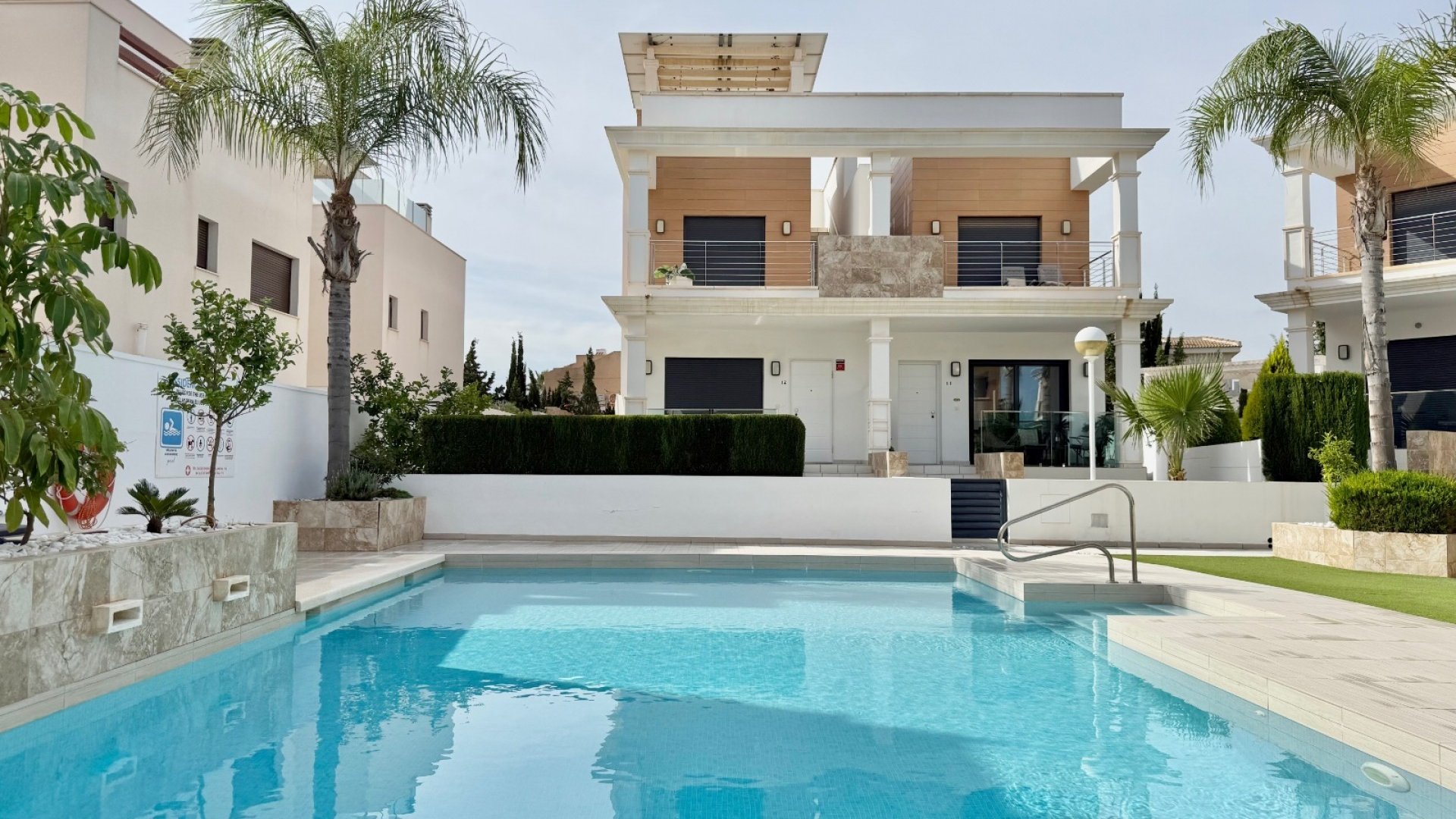 Resale - Townhouse -
Ciudad Quesada - Lo Marabú