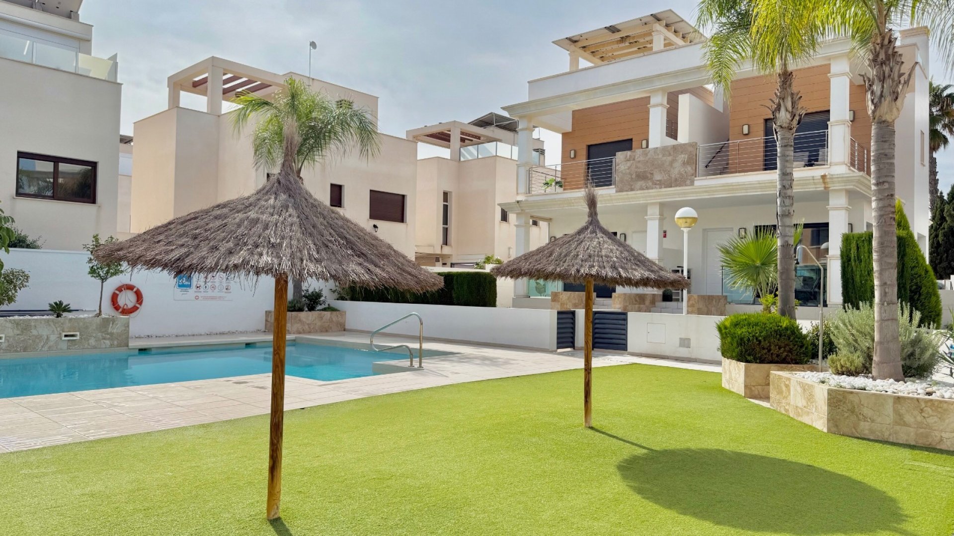 Resale - Townhouse -
Ciudad Quesada - Lo Marabú