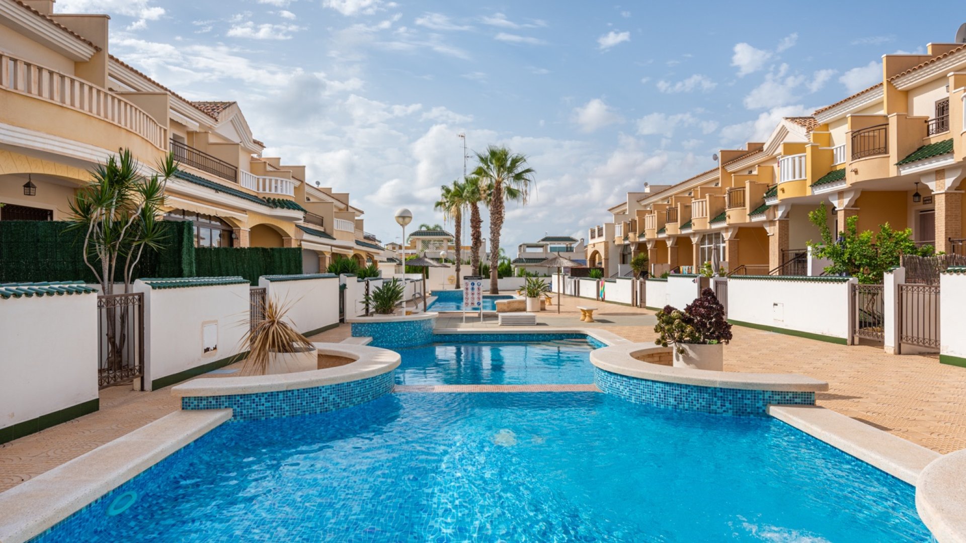 Resale - Townhouse -
Ciudad Quesada - Lo Marabú