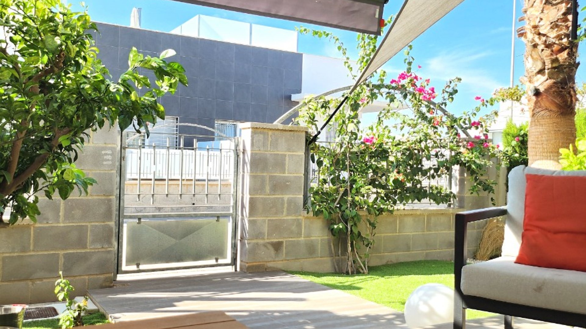 Resale - Townhouse -
Ciudad Quesada - Pueblo Bravo
