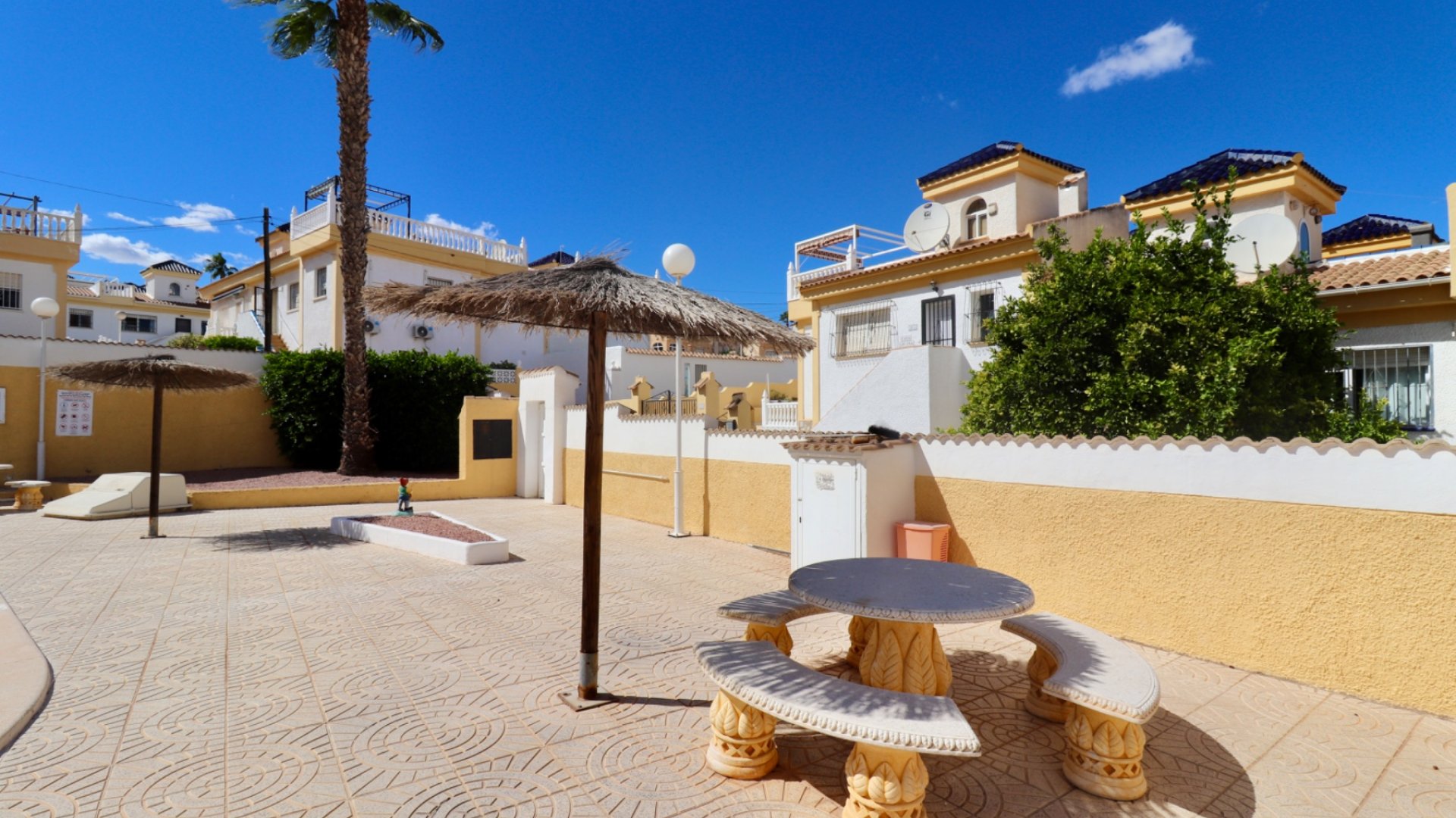 Resale - Townhouse -
Ciudad Quesada