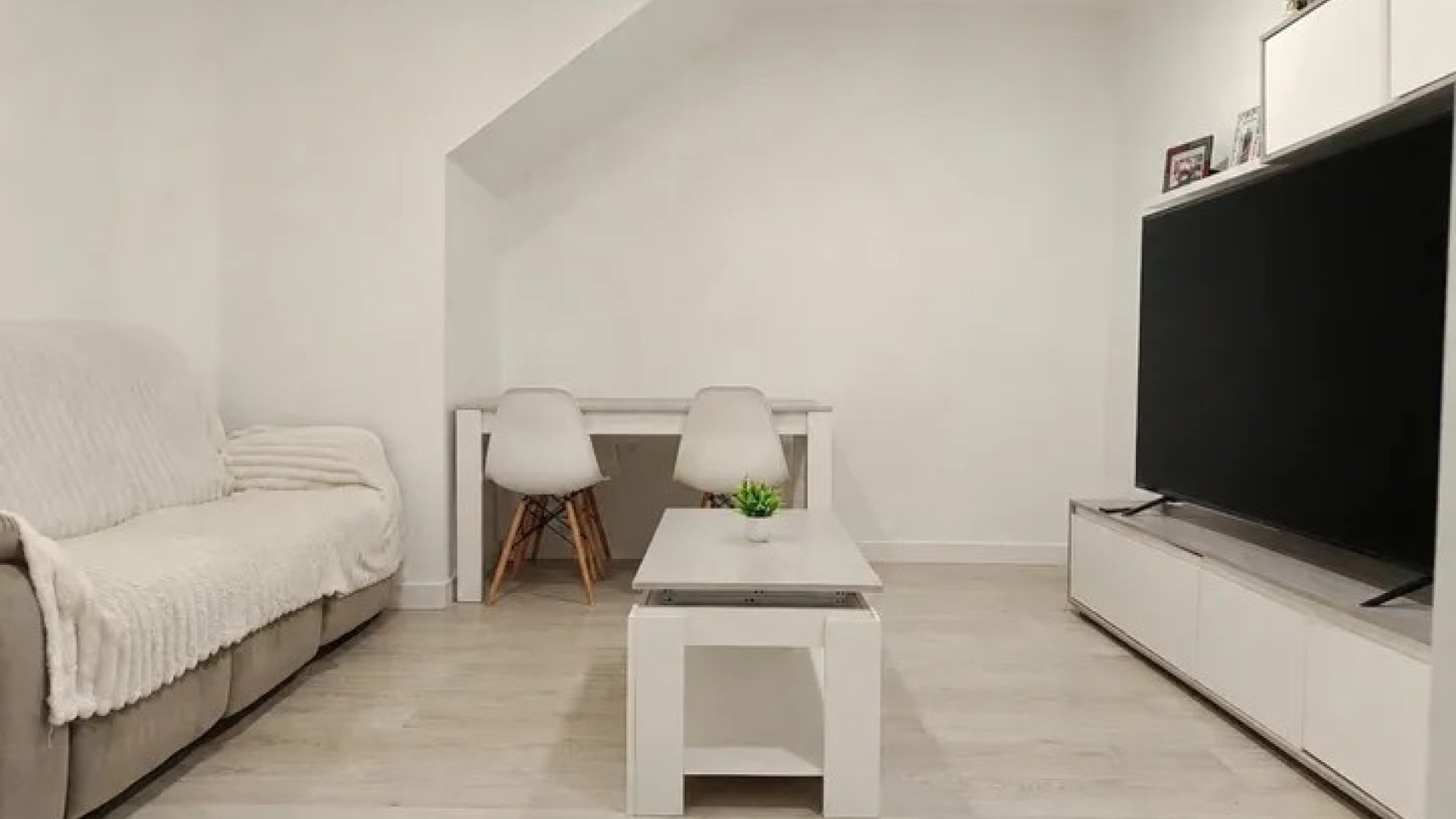 Resale - Townhouse -
Elda