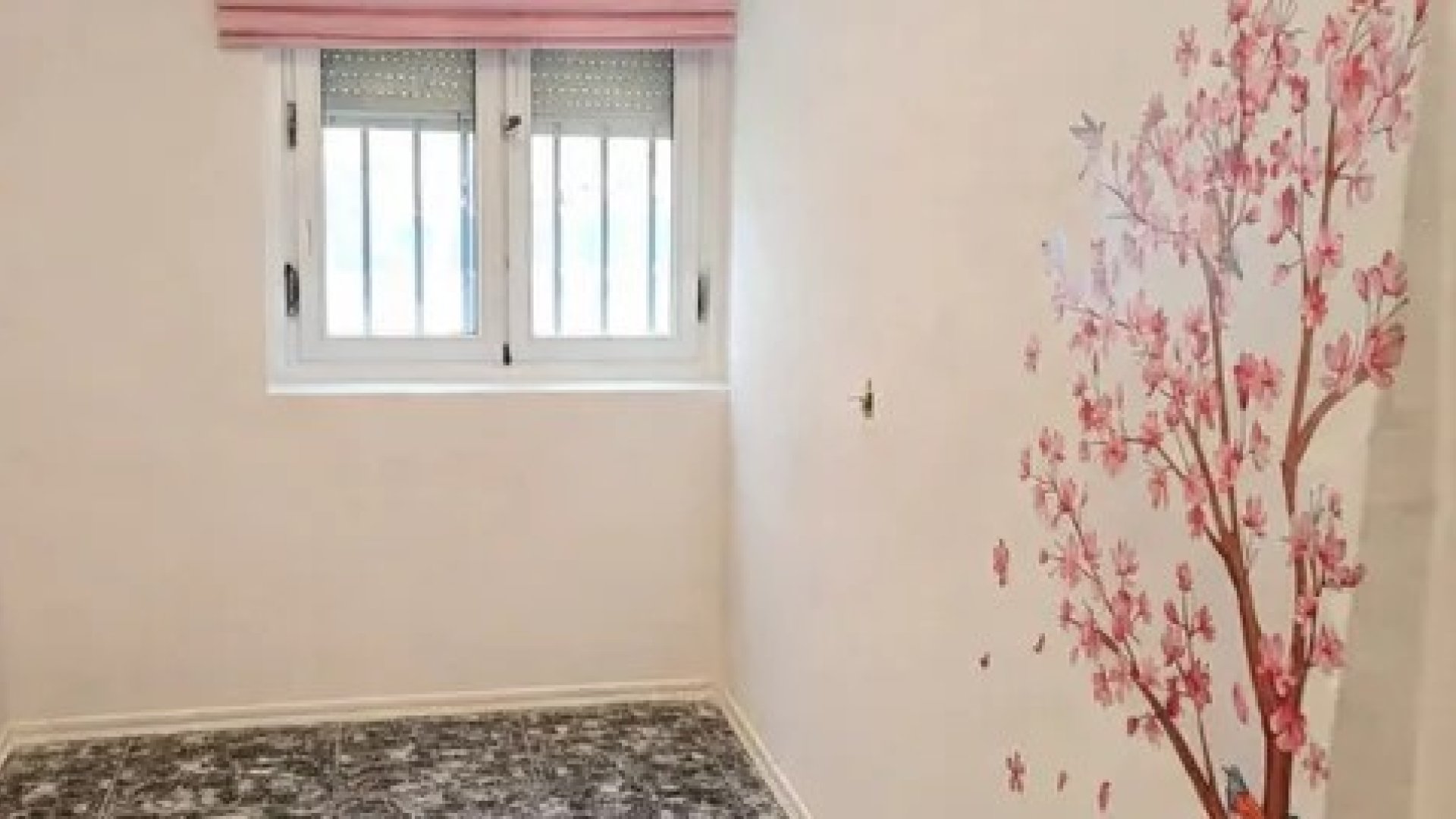 Resale - Townhouse -
Elda