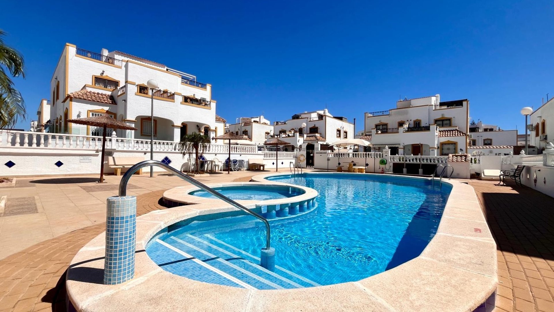 Resale - Townhouse -
Entre Naranjos - Vistabella - Entre Naranjos