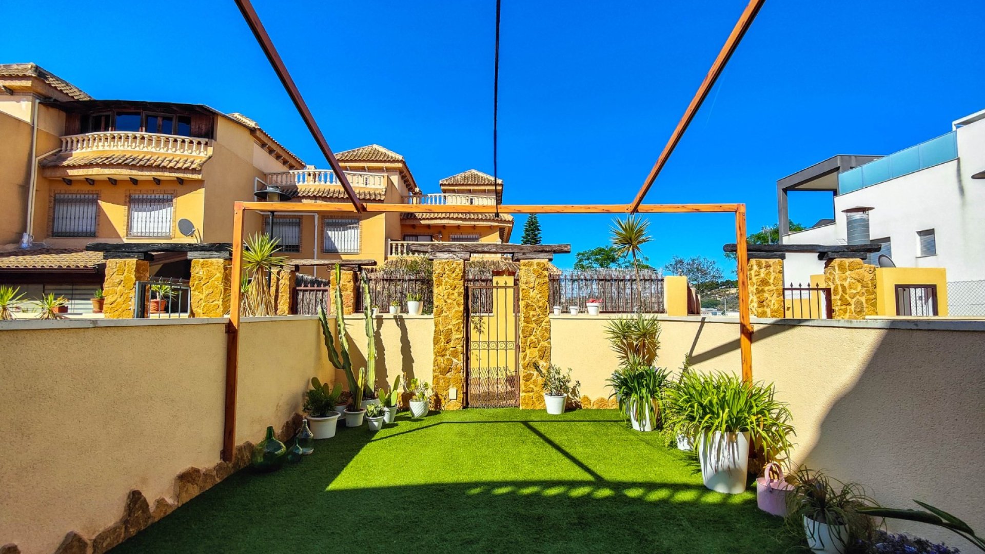Resale - Townhouse -
Guardamar del Segura - Center - El Raso