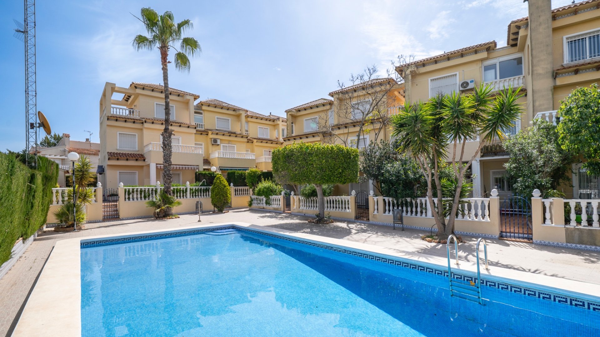 Resale - Townhouse -
Guardamar del Segura - El Moncayo