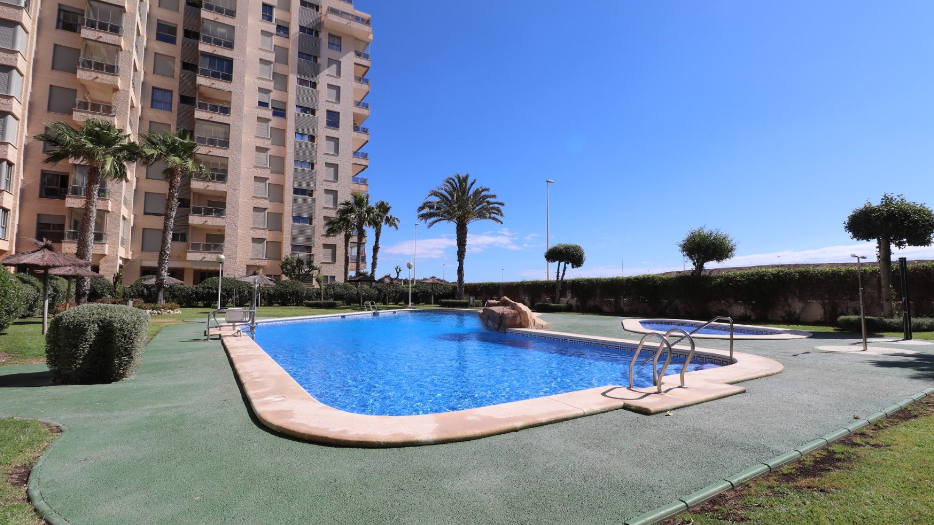 Resale - Townhouse -
Guardamar del Segura - Guardamar del Segura - Town