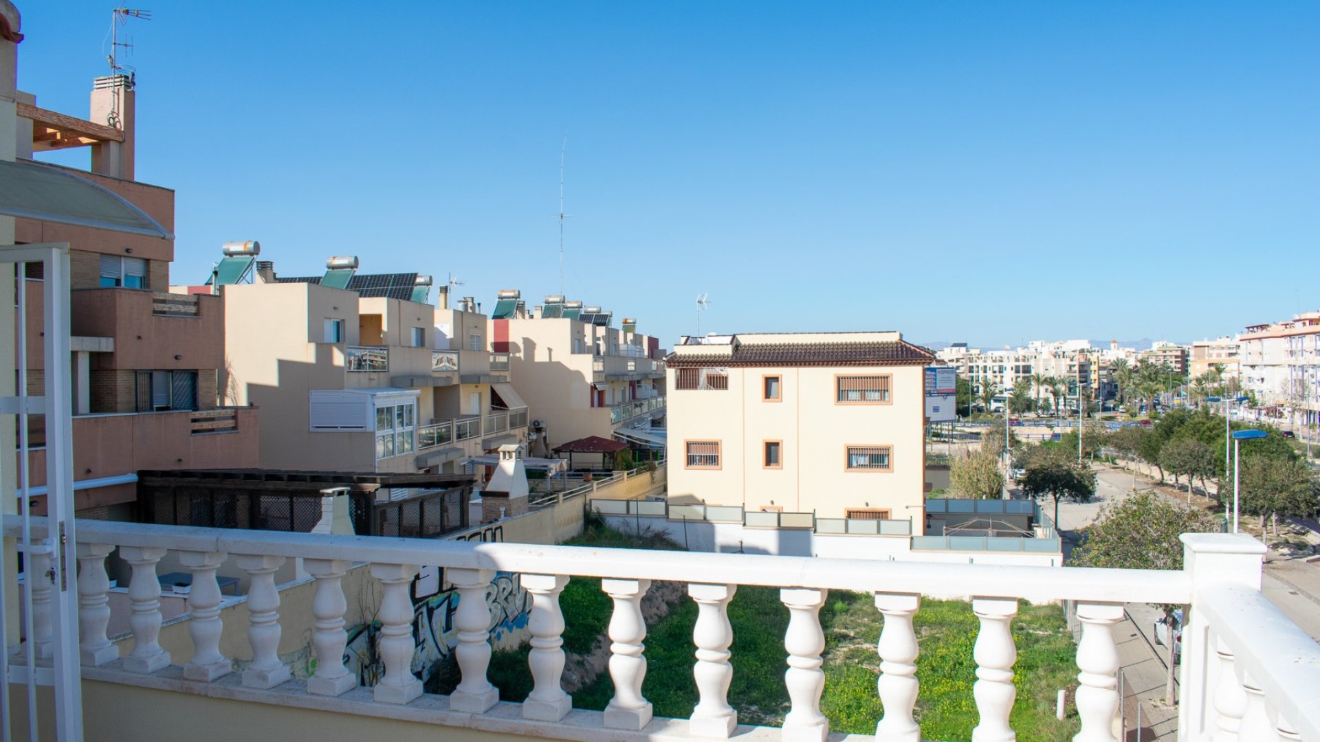 Resale - Townhouse -
Guardamar del Segura - Urbanizaciones