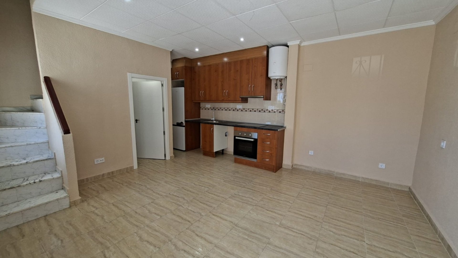 Resale - Townhouse -
La Marina - La Marina - Urbanization