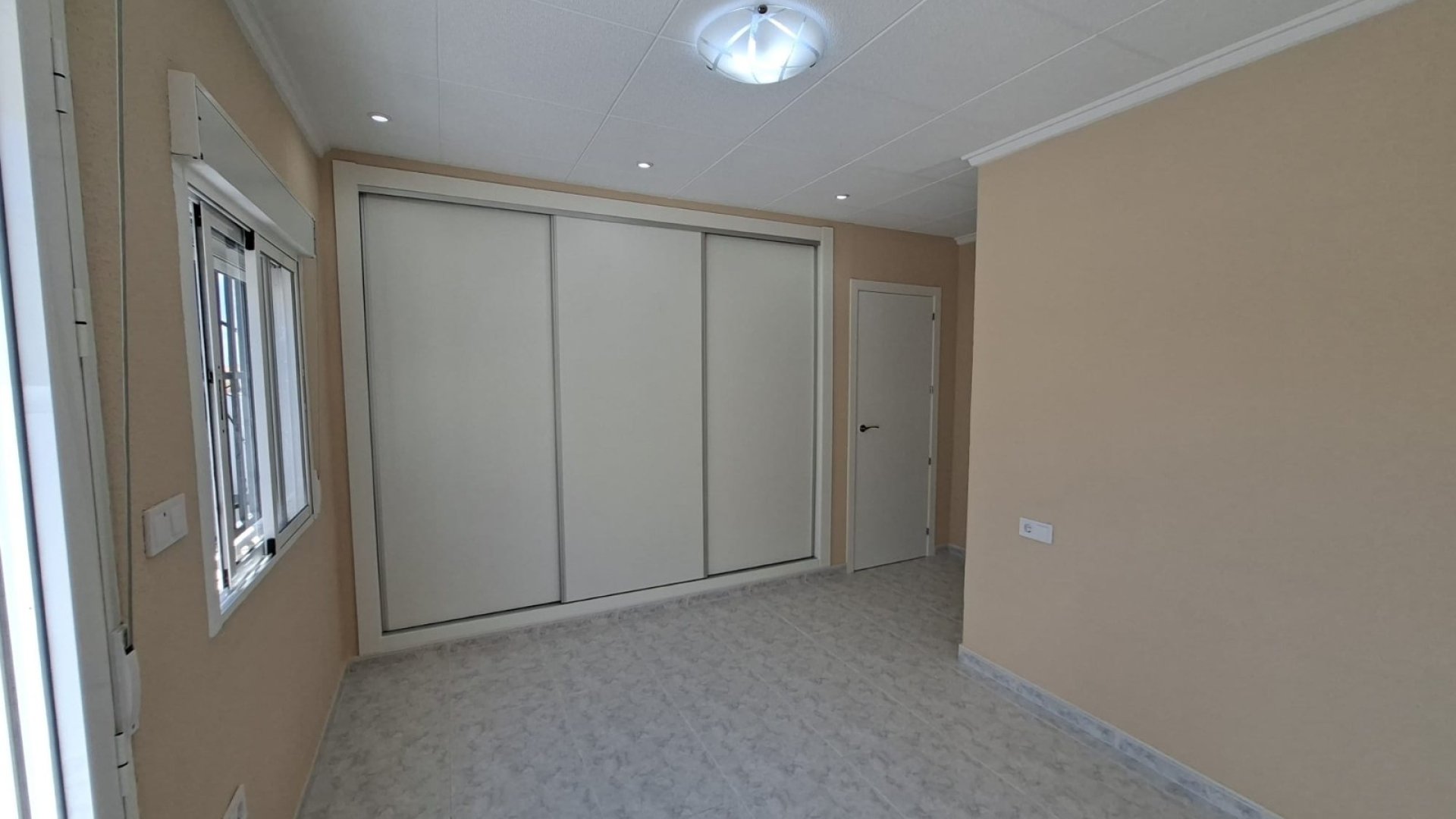 Resale - Townhouse -
La Marina - La Marina - Urbanization