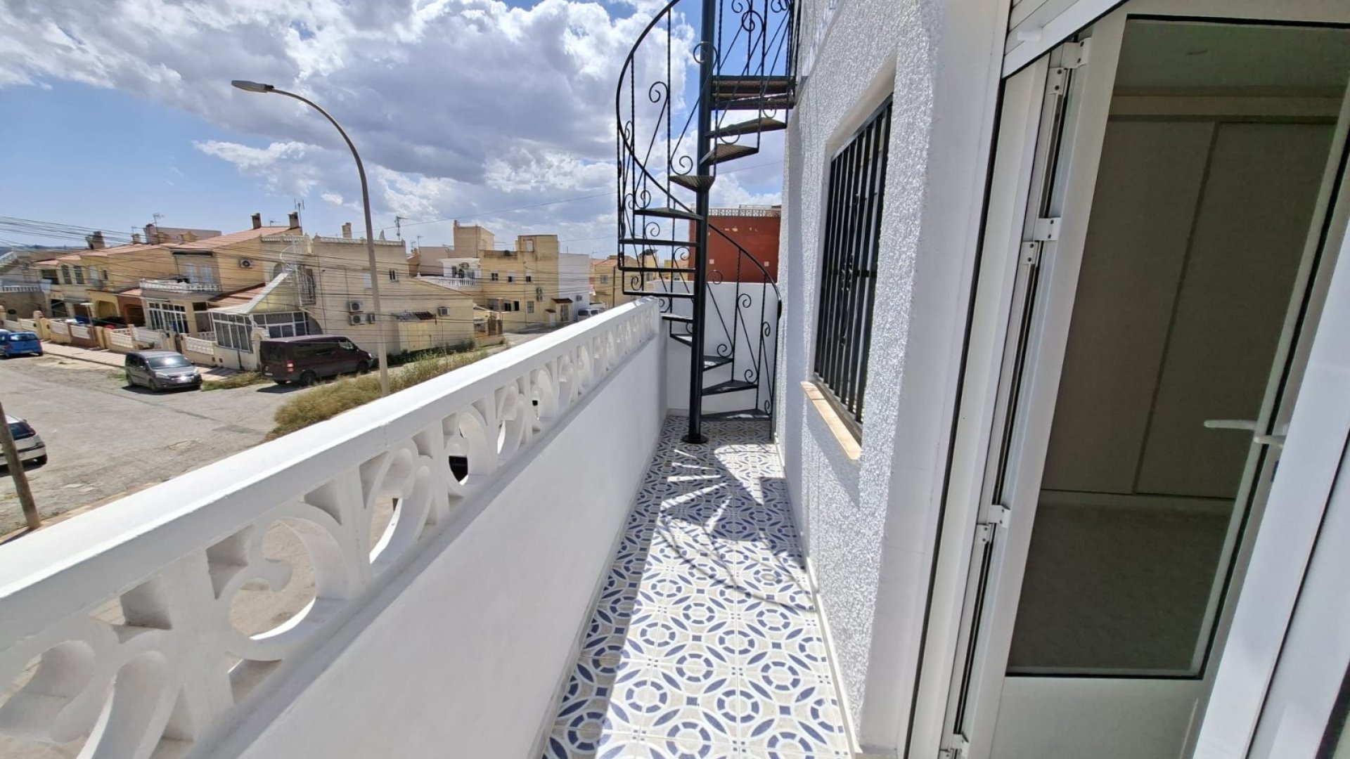Resale - Townhouse -
La Marina - La Marina - Urbanization
