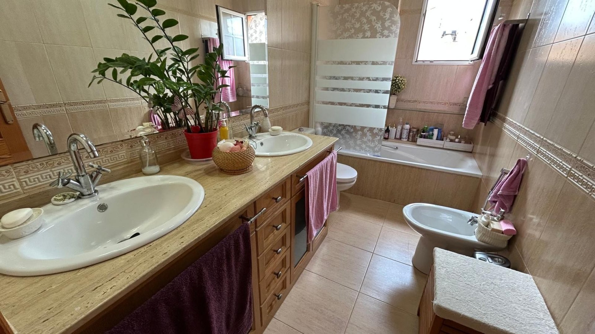 Resale - Townhouse -
Los Montesinos