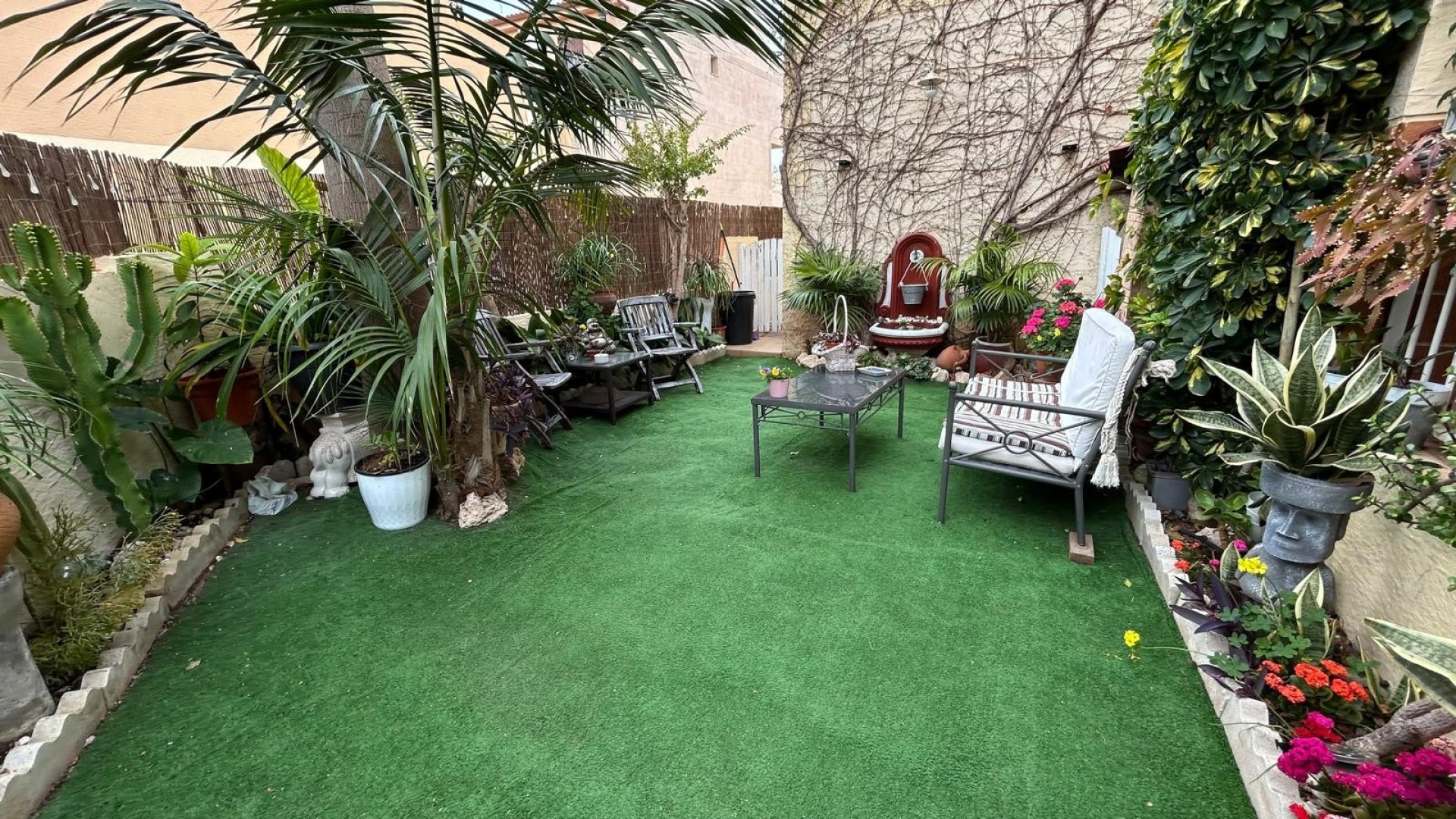 Resale - Townhouse -
Los Montesinos